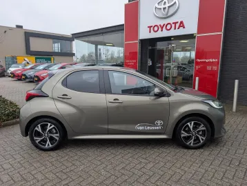 Car image 3