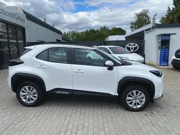 Car image 4