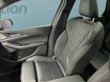 Car image 34