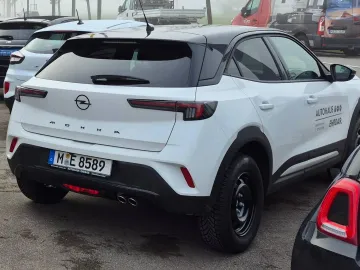 Car image 26