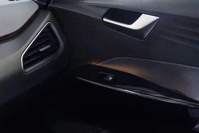 Car image 33