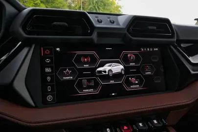 Car image 32