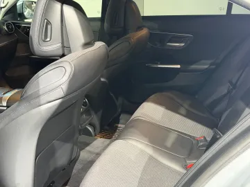 Car image 37