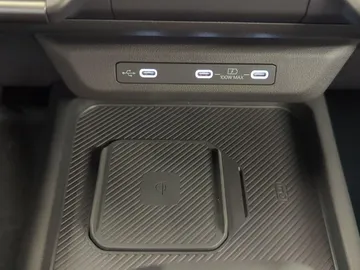 Car image 30