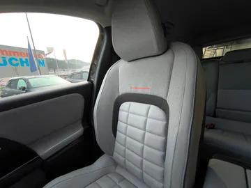 Car image 32