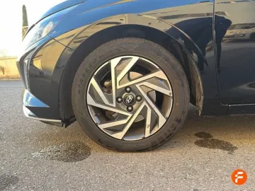 Car image 25