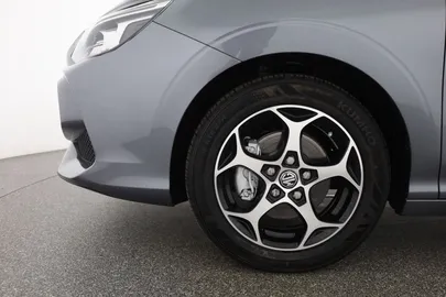 Car image 30