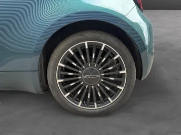 Car image 26