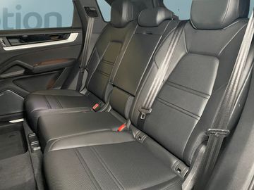 Car image 29