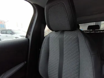 Car image 36