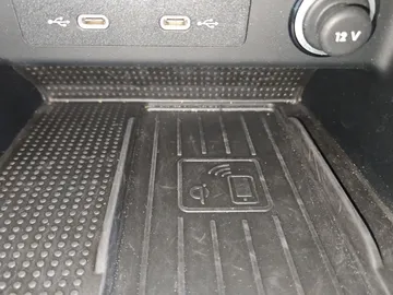 Car image 26