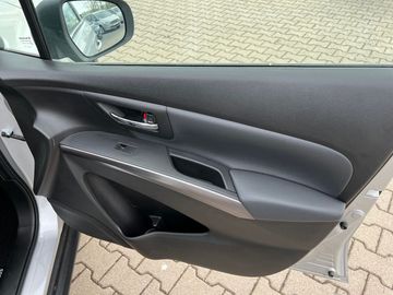 Car image 17