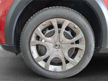 Car image 26