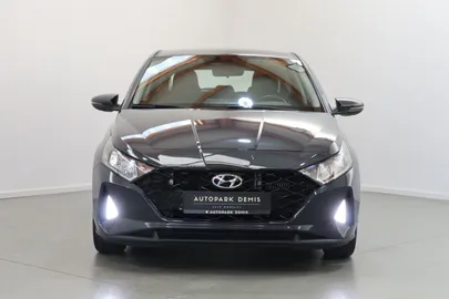Car image 4