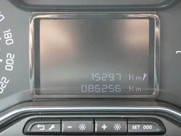 Car image 40