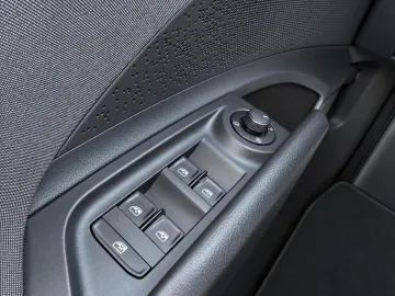 Car image 33