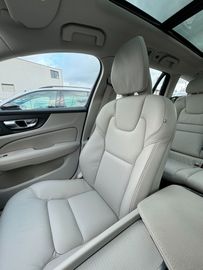 Car image 40