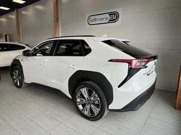 Car image 3