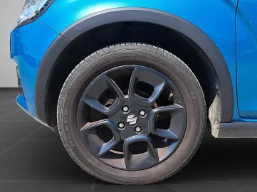 Car image 19