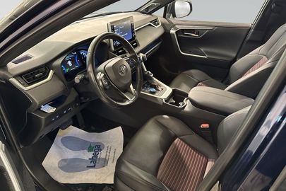 Car image 10