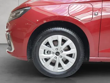 Car image 13