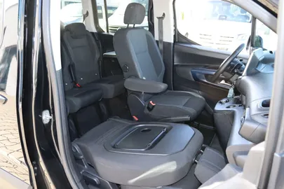 Car image 49
