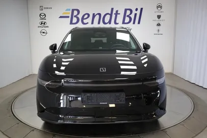 Car image 3