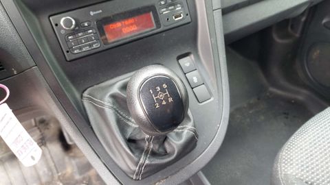 Car image 13