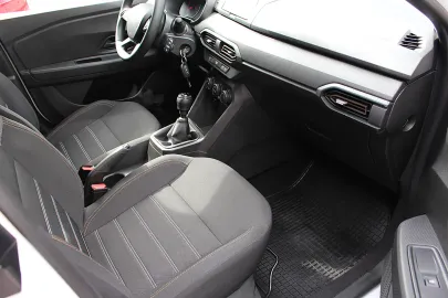 Car image 14