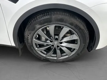 Car image 36