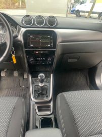 Car image 25