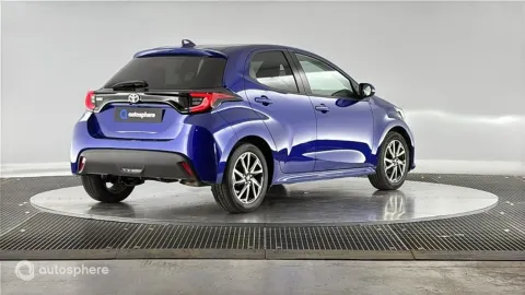 Car image 4