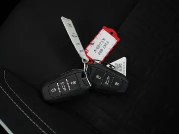 Car image 38
