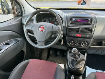 Car image 12