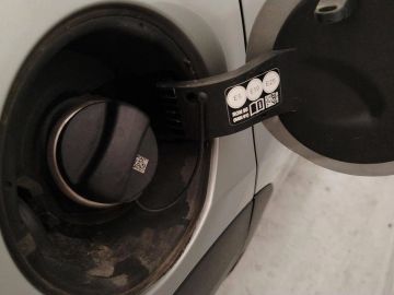 Car image 26
