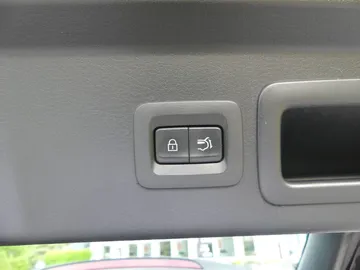 Car image 34