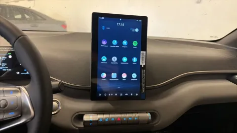 Car image 26