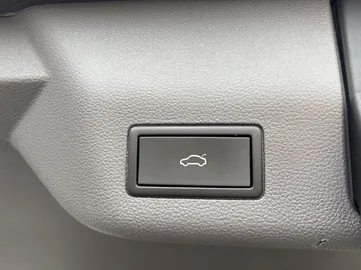 Car image 32