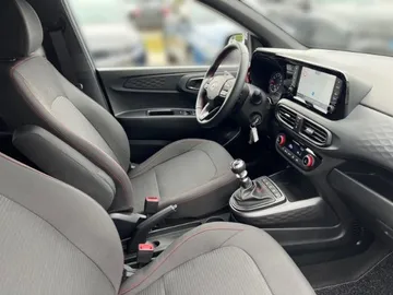 Car image 14