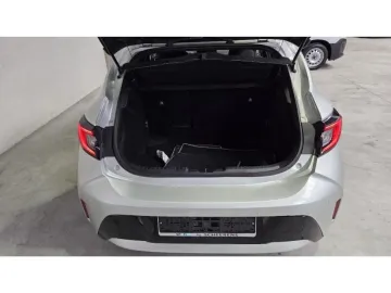 Car image 27