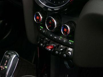 Car image 36