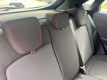 Car image 17