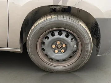 Car image 28