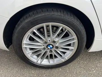 Car image 37