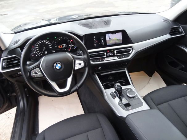 BMW 318d Touring 110 kW image number 12