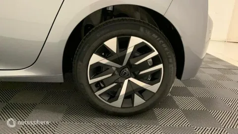 Car image 20