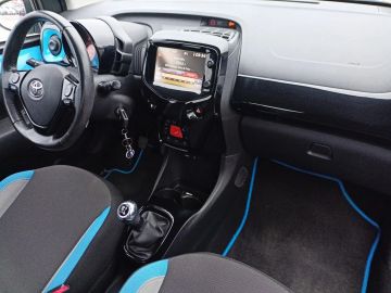 Car image 10