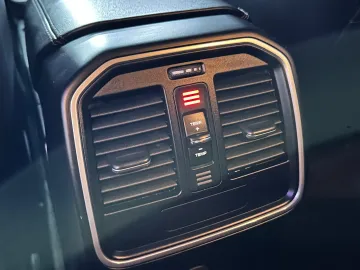 Car image 35