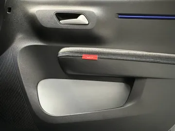 Car image 44