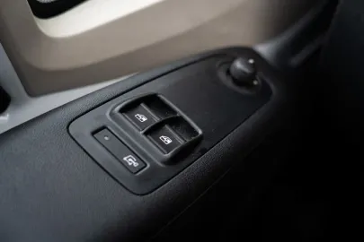 Car image 27